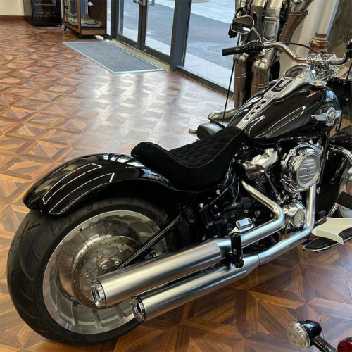 PartzBiz HD: FDR-LG260-BLS-Long Rear Fender With Brake Turn Lights For Harley Davidson Fatboy Breakout 2018-2025 - Gloss black with silver pinstripe PartzBiz HD: FDR-LG260-BLS-Long Rear Fender With Brake Turn Lights For Harley Davidson Fatboy Breakout 2018-2025 - Gloss black with silver pinstripe