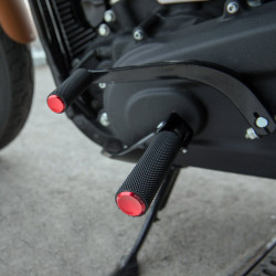 PartzBiz HD 07-954 - Arlen Ness Rubber Footpegs Male Red Knurled Pair Driver Harley Softail 18+ PartzBiz HD 07-954 - Arlen Ness Rubber Footpegs Male Red Knurled Pair Driver Harley Softail 18+