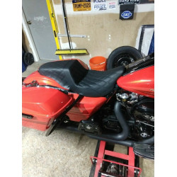 PartzBiz HD 808-07B-175 - Saddlemen Black Full Lattice Stitch Step 2 ขึ้นเบาะ Harley 08-21 Touring Dresser