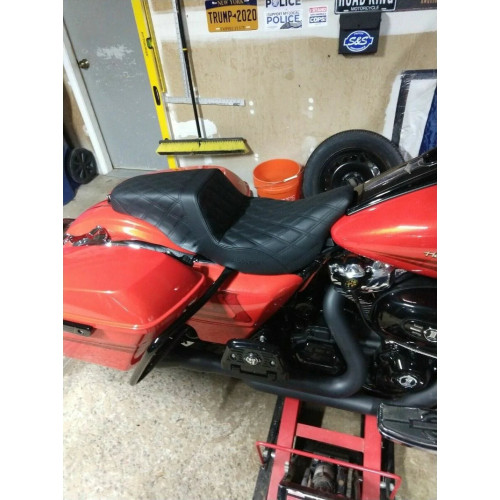 PartzBiz HD: 3471899-Saddlemen Black Full Lattice Stitch Step 2 ขึ้นเบาะ Harley 08-21 Touring Dresser