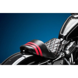 PartzBiz HD LPLK-416DMRED - เบาะนั่งสปอยเลอร์ Le Pera Stubs พร้อมแถบสีแดงและ Diamond 4 Harley 04-06/10-22 XL Models | LK-416DMRED