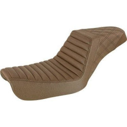 PartzBiz HD DS08030657 - Saddlemen Brown Step Up 2-Up Seat Tuck n Roll & Lattice Stitch Harley Dyna 04-05 0803-0657 08030657 804-04-176BR FXD GLIDE SUPER กว้างแผ่นแคบ